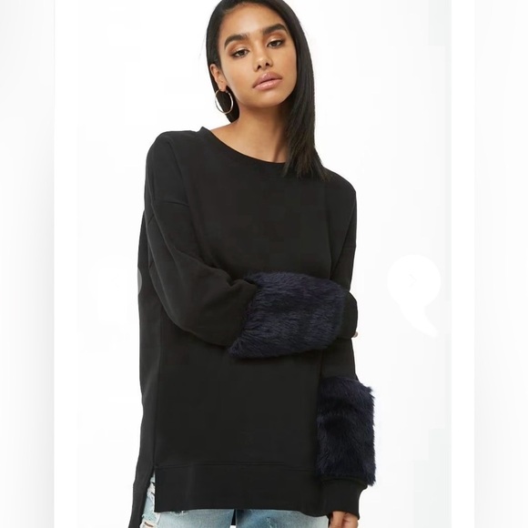 Forever21 Faux Fur arm panels/ Oversize fleece sweatshirt/long  sleeves 🖤 - Picture 4 of 6
